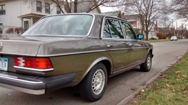 1981 Mercedes-Benz 200-Series 280E - photo 10
