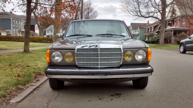 1981 Mercedes-Benz 200-Series 280E - photo 12