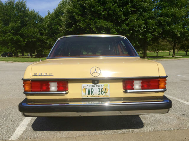 1981 Mercedes-Benz 200-Series - photo 7