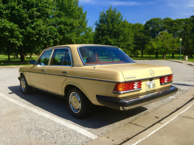 1981 Mercedes-Benz 200-Series - photo 8