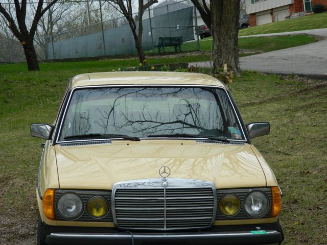 1981 Mercedes-Benz 300-Series - photo 2