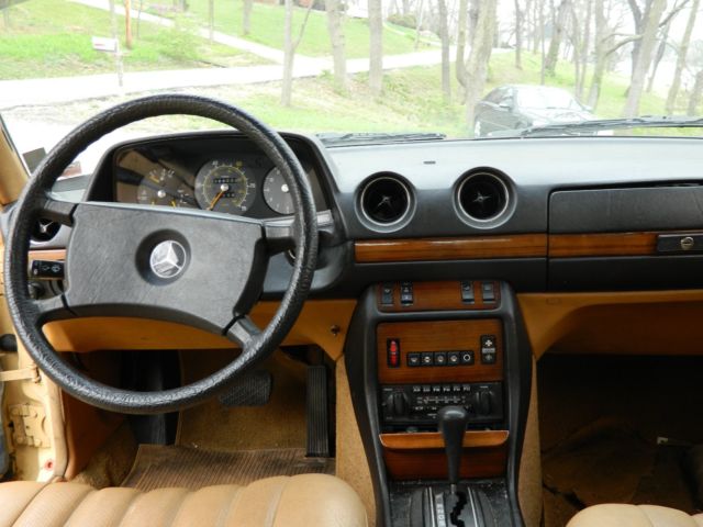 1981 Mercedes-Benz 300-Series - photo 6