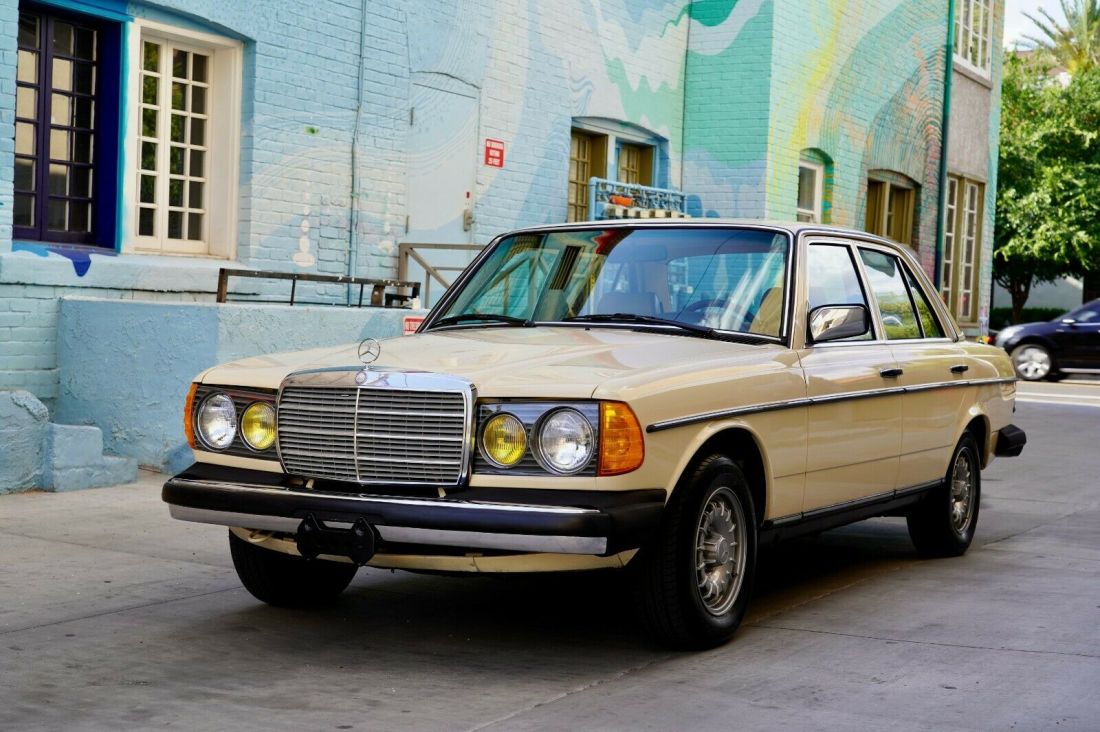 1981 Mercedes-Benz 200-Series W123 - photo 3