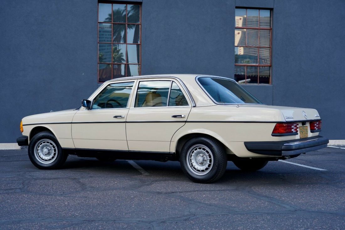 1981 Mercedes-Benz 200-Series W123 - photo 9
