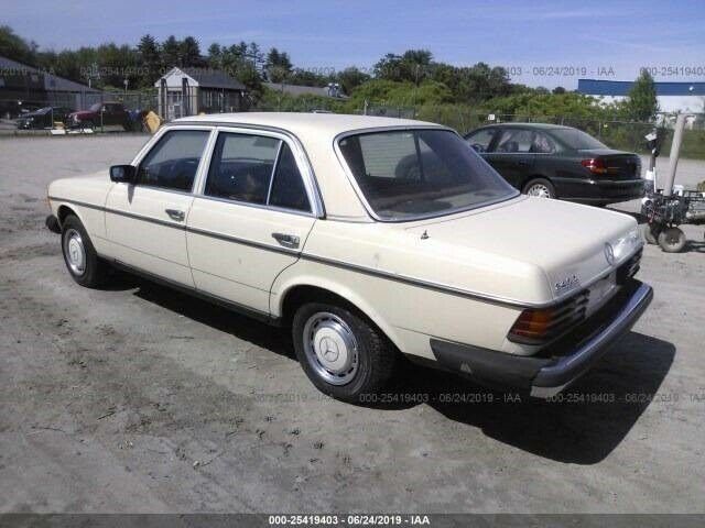 1981 Mercedes-Benz 200-Series 240 D 4dr Diesel Sedan - photo 5