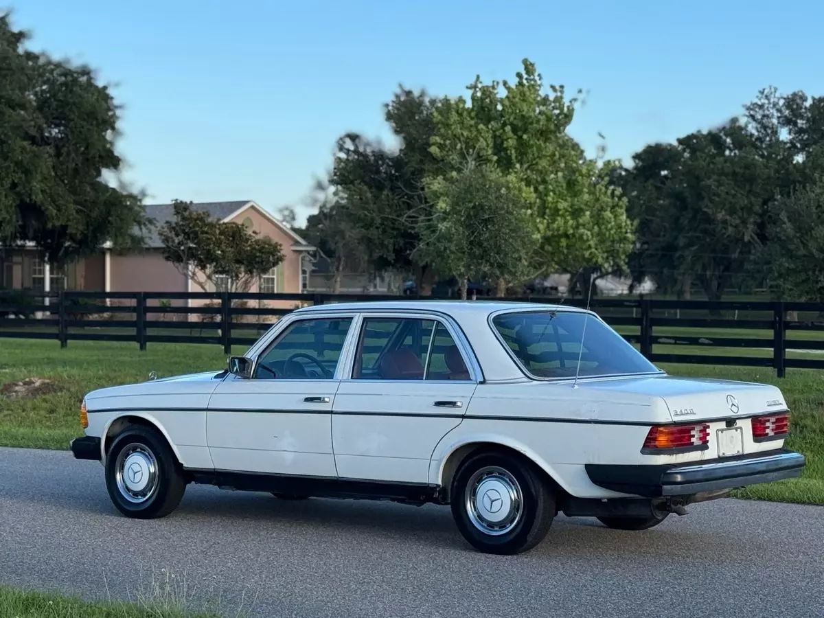 1981 Mercedes-Benz 200-Series W123 240 Diesel Sedan
