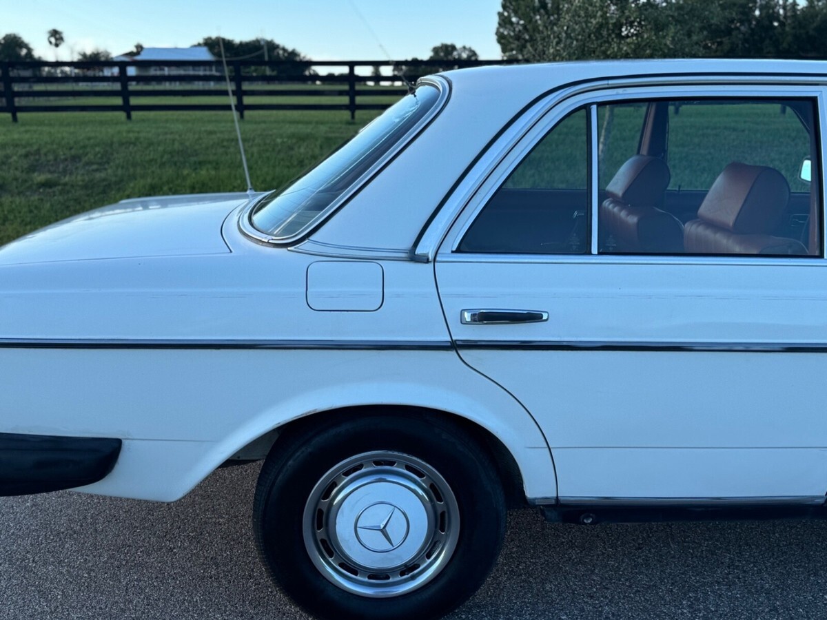 1981 Mercedes-Benz 200-Series W123 240 Diesel Sedan - photo 11