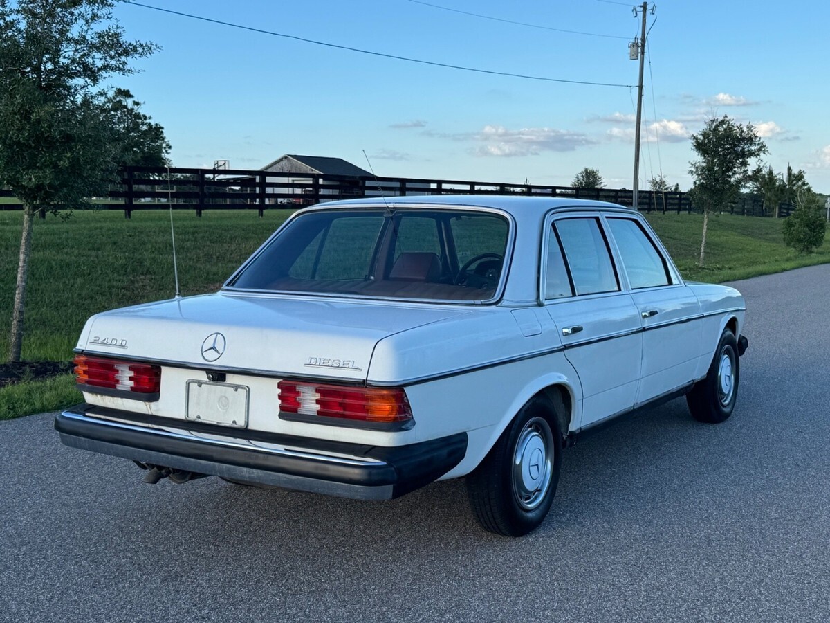1981 Mercedes-Benz 200-Series W123 240 Diesel Sedan - photo 12