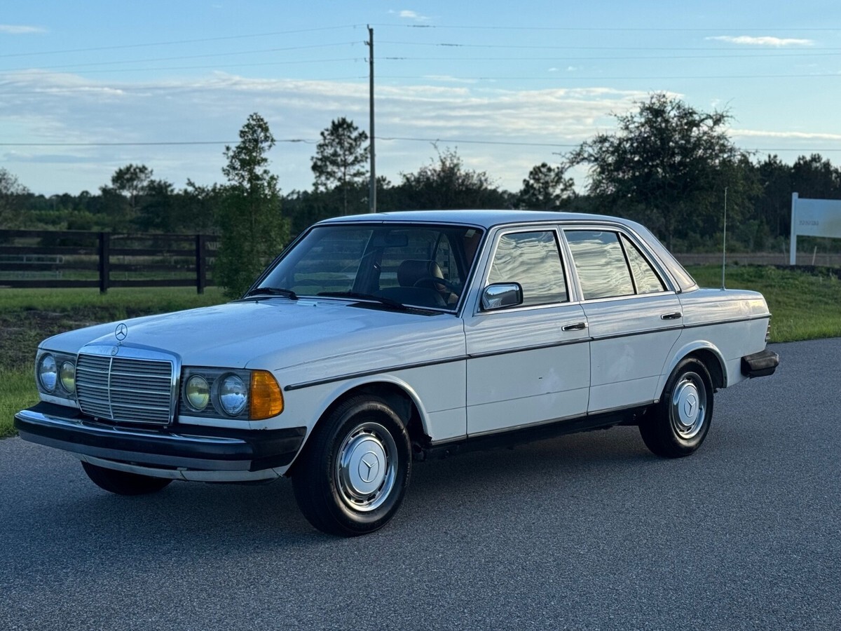1981 Mercedes-Benz 200-Series W123 240 Diesel Sedan - photo 2