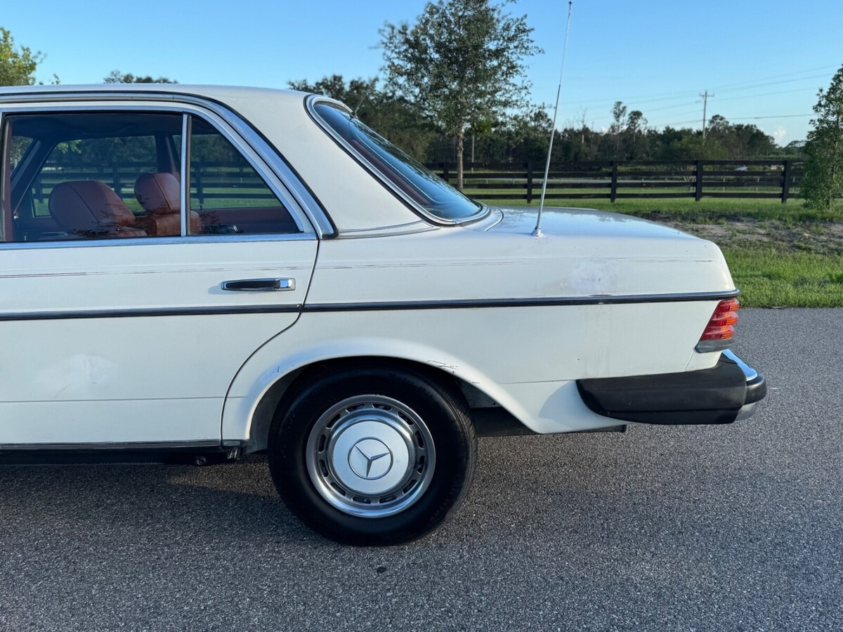 1981 Mercedes-Benz 200-Series W123 240 Diesel Sedan - photo 4