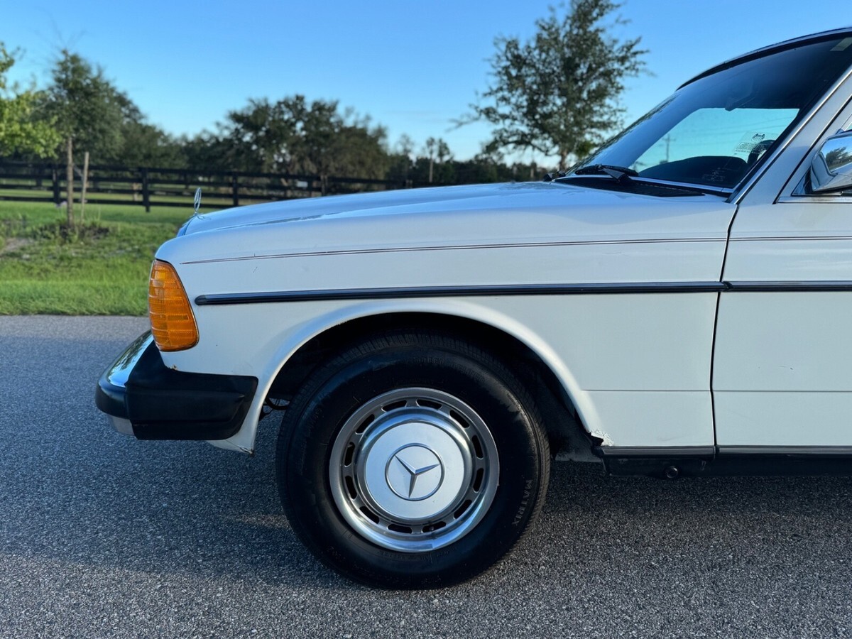 1981 Mercedes-Benz 200-Series W123 240 Diesel Sedan - photo 6