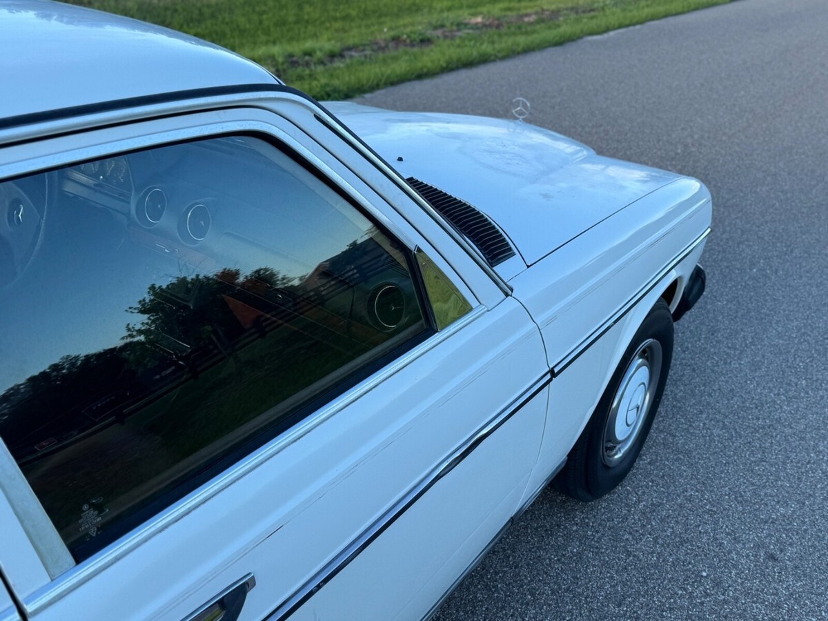1981 Mercedes-Benz 200-Series W123 240 Diesel Sedan - photo 9