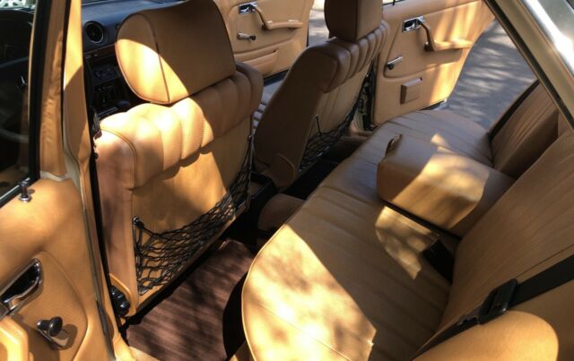 1981 Mercedes-Benz 200-Series 240 D - photo 11