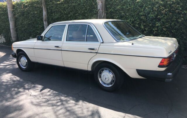 1981 Mercedes-Benz 200-Series 240 D - photo 3