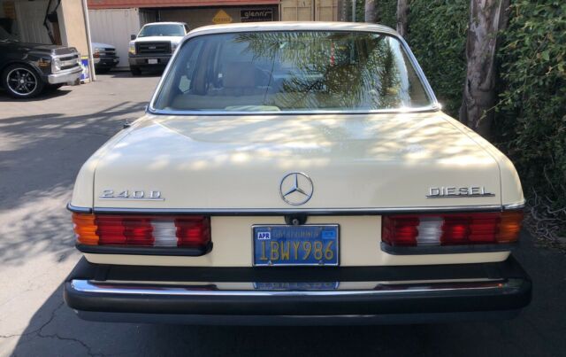 1981 Mercedes-Benz 200-Series 240 D - photo 4
