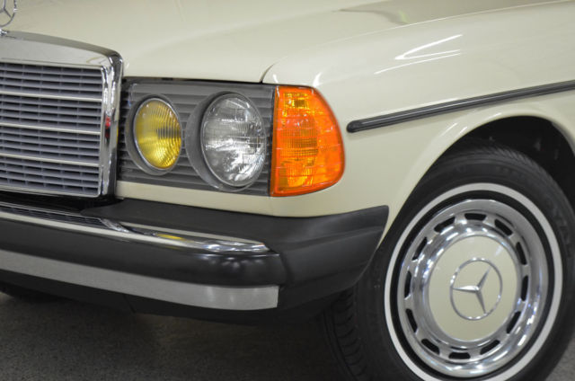 1981 Mercedes-Benz 200-Series 240D - photo 2