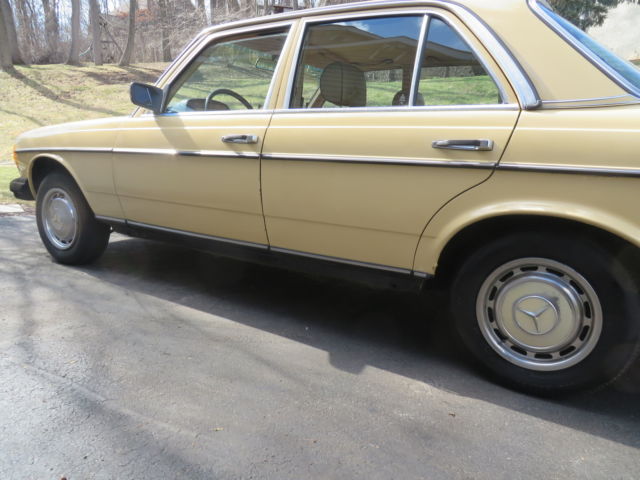 1981 Mercedes-Benz 200-Series Base Sedan 4-Door - photo 12