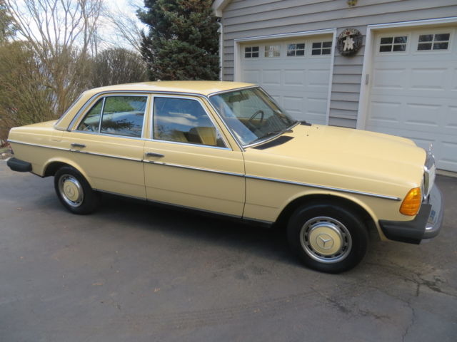 1981 Mercedes-Benz 200-Series Base Sedan 4-Door - photo 2
