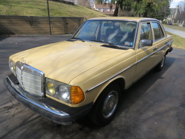 1981 Mercedes-Benz 200-Series Base Sedan 4-Door - photo 4
