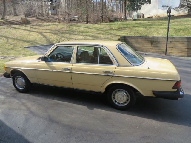 1981 Mercedes-Benz 200-Series Base Sedan 4-Door - photo 5
