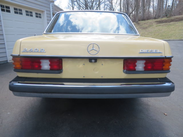 1981 Mercedes-Benz 200-Series Base Sedan 4-Door - photo 7