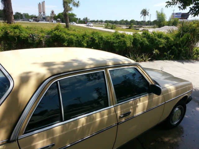1981 Mercedes-Benz 200-Series - photo 5