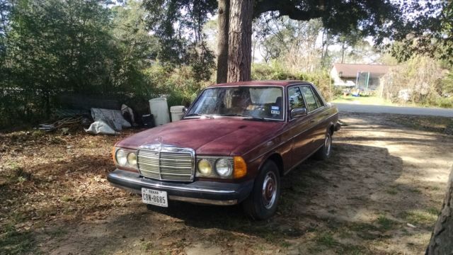 1981 Mercedes-Benz 200-Series Sadan