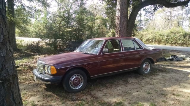 1981 Mercedes-Benz 200-Series Sadan - photo 2