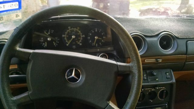 1981 Mercedes-Benz 200-Series Sadan - photo 6