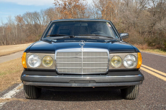 1981 Mercedes-Benz 200-Series 2 Dr - photo 3
