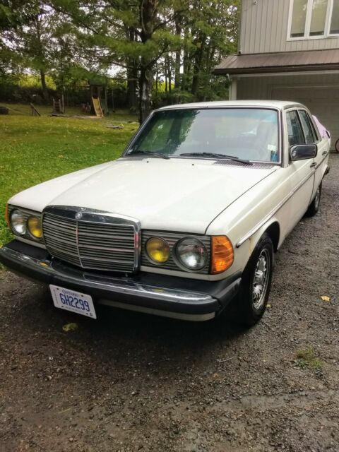 1981 Mercedes Benz 280e 1980 Mercedes-Benz E-Class