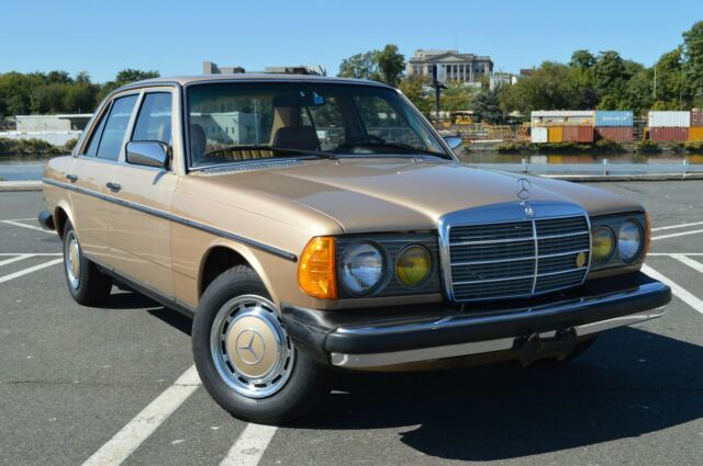 1981 Mercedes-Benz 300-Series 300D 4 Door Sedan