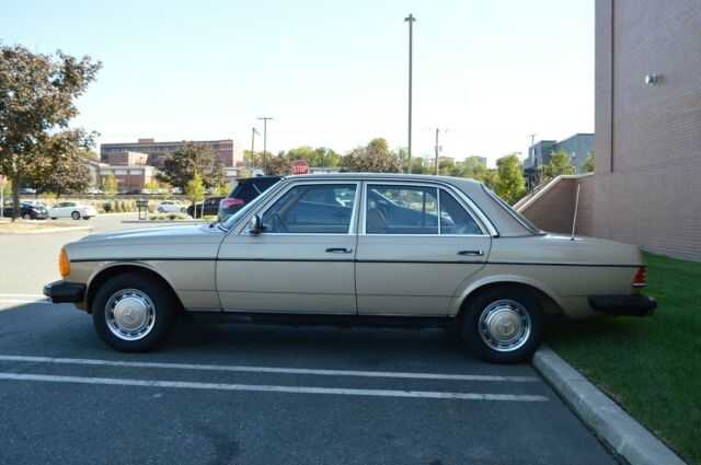 1981 Mercedes-Benz 300-Series 300D 4 Door Sedan - photo 12
