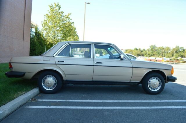 1981 Mercedes-Benz 300-Series 300D 4 Door Sedan - photo 8