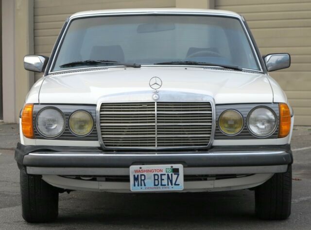 1981 Mercedes Benz 300D - CLEAN, STOCK, READY-TO-ROLL DIESEL SEDAN 1981 Mercedes-Benz 300-Series 300S