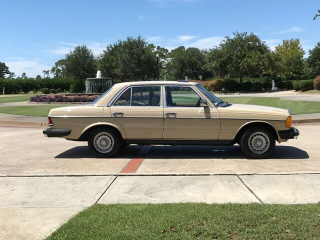 1981 Mercedes-Benz 300-Series 300D, DIESEL - photo 4