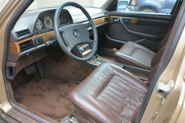 1981 Mercedes-Benz 300-Series 300SD - photo 11