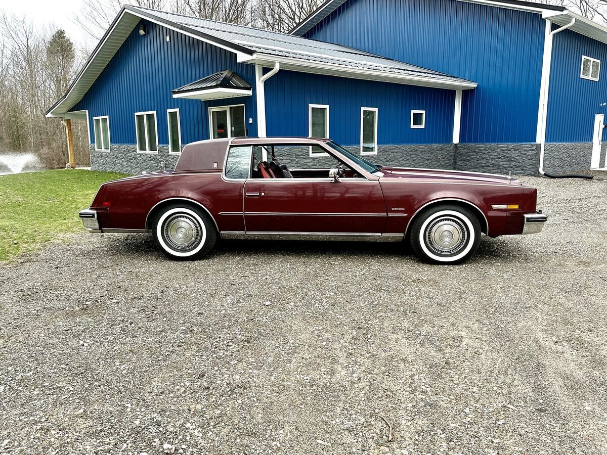 1981 Oldsmobile Toronado Brougham - photo 2
