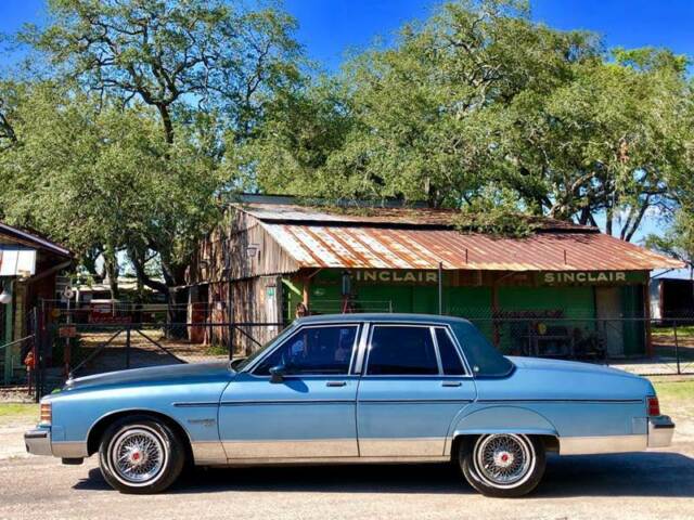 1981 Pontiac Bonneville Brougham 4dr Sedan - photo 2