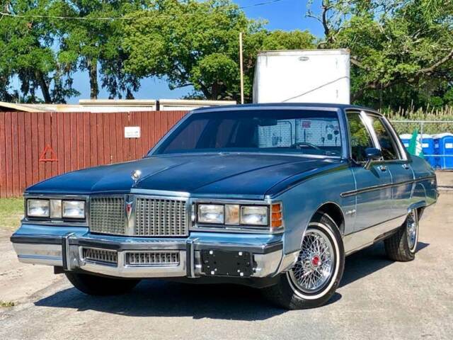 1981 Pontiac Bonneville Brougham 4dr Sedan - photo 4