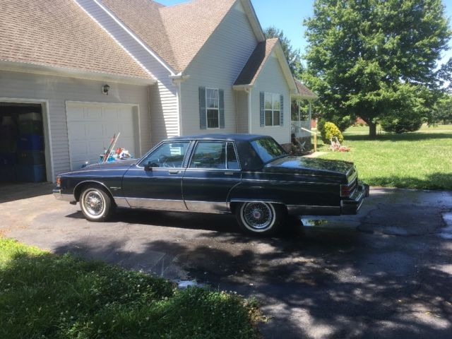1981 Pontiac Bonneville Brougham - photo 3