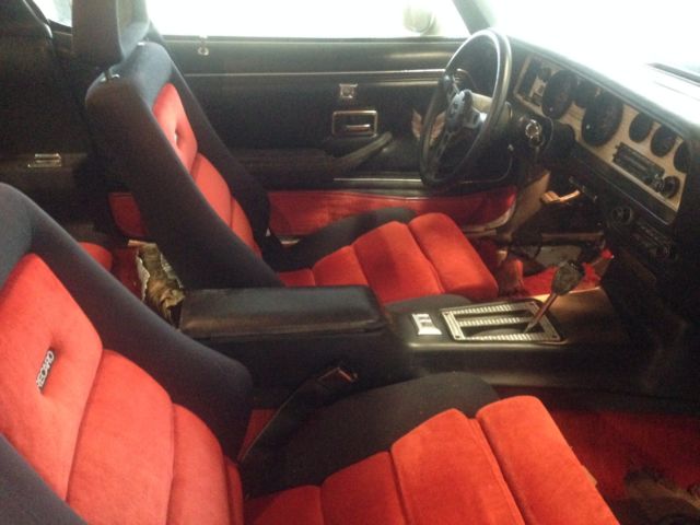 1981 Pontiac Trans Am 2-door coupe - photo 3