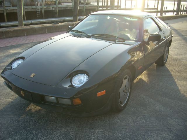1981 Porsche 928 SCoupe 2-Door 4.7L 1980 Porsche 928 928 S
