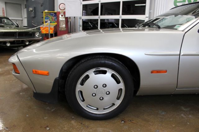 1981 Porsche 928S S - photo 5