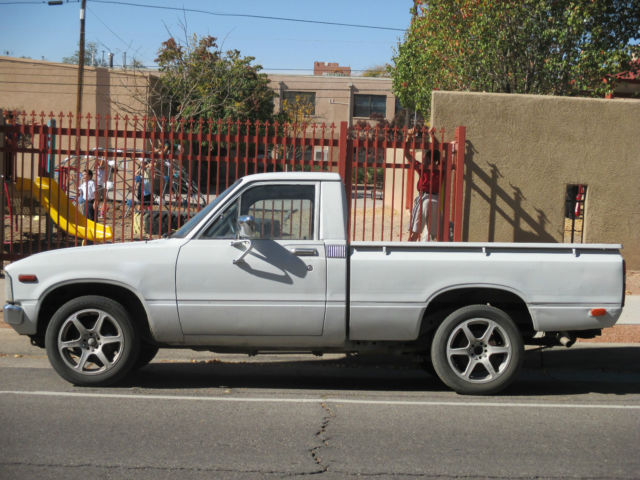 1981 TOYOTA CLASSIC SHORT BED PICKUP/ 22R ENGINE/ 5 SPEED/ 1981 Toyota Other SHORT BED 2 DR/ 2WD.