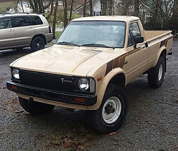 1981 Toyota Hilux 4x4 Pickup RN48 - photo 3