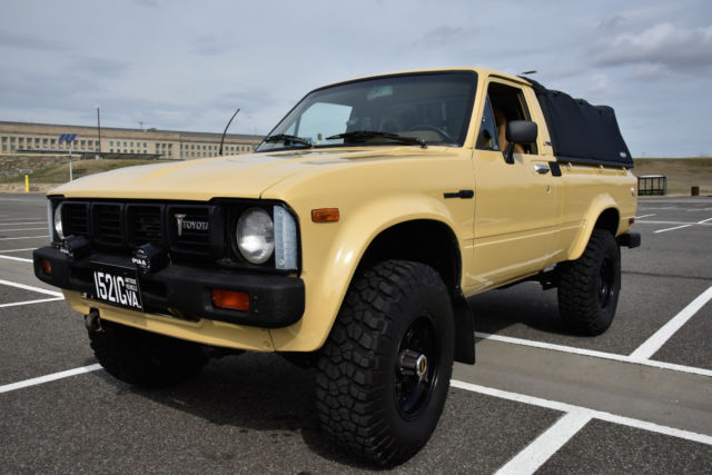 1981 Toyota Hilux SR5 Standard Cab Pickup 2-Door - photo 2