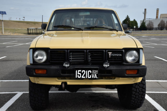 1981 Toyota Hilux SR5 Standard Cab Pickup 2-Door - photo 3