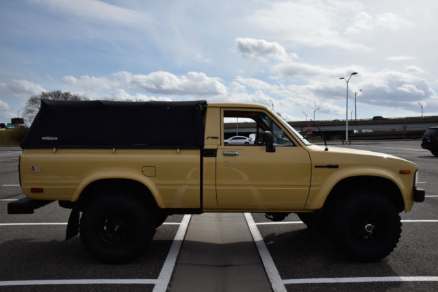 1981 Toyota Hilux SR5 Standard Cab Pickup 2-Door - photo 5