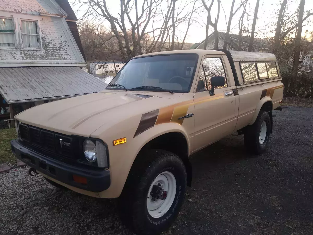 1981 Toyota RN48 Deluxe 4x4 Pickup 1981 Toyota Hilux 4x4 Pickup RN48